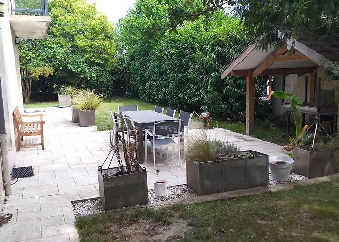 Maison au calme, jardin et proche commodités